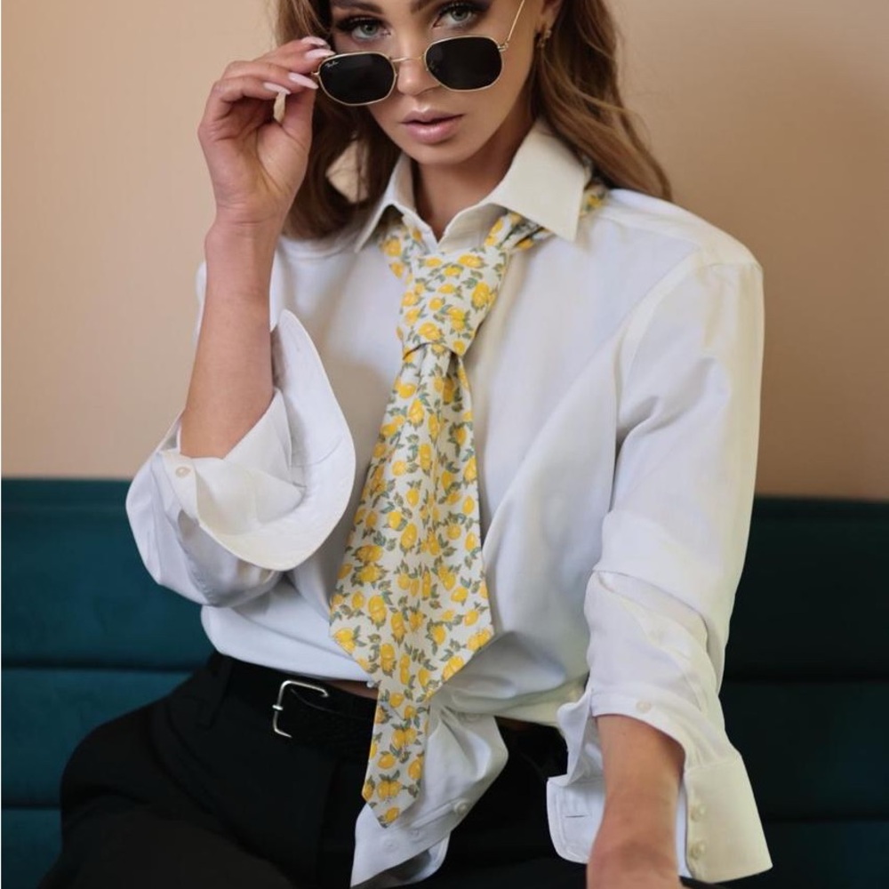 She Wears Ties Lemon Motif Necktie